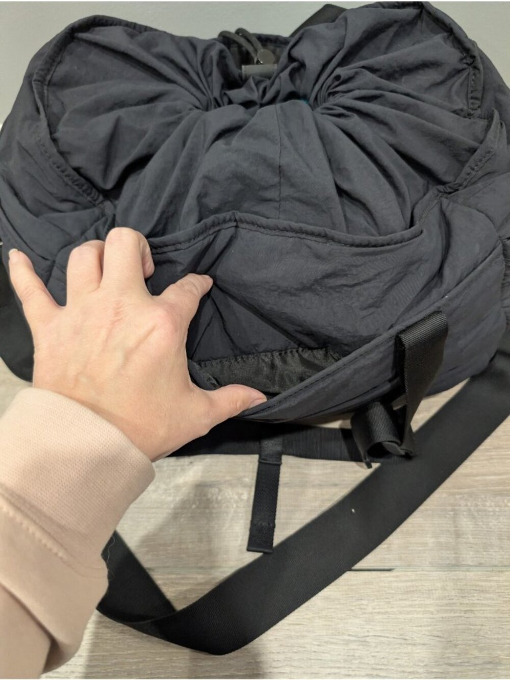 Lululemon Dash All Day Duffel Bag Black Crossbody Strap Yoga Gym Travel - Picture 14 of 16